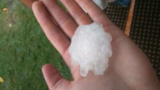 Grad wielkości kurzych jaj na pojezierzu łęczyńsko-włodawskim. Idzie ochłodzenie i burze