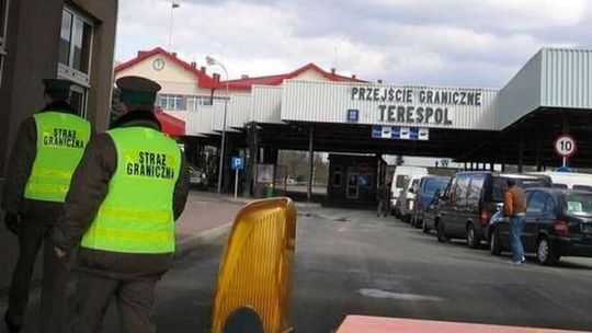Granica z Białorusią częściowo otwarta. W Koroszczynie 8-kilometrowy korek