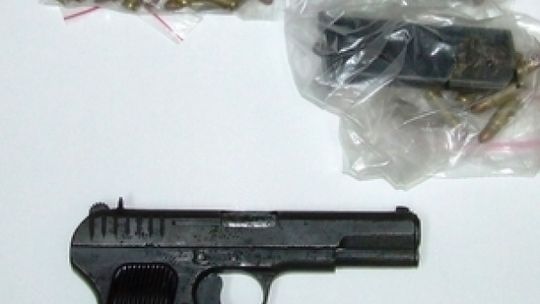 Groził bronią przed sklepem, chciał zastrzelić 34-latka