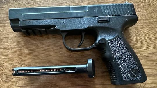 Groził kobiecie pistoletem-zabawką