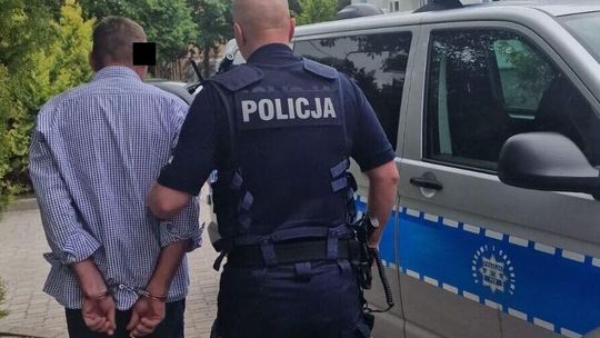 Groził matce nożem. Policjanci zabrali go z domu