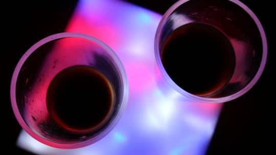 Groził pistoletem barmance, bo nie podała mu wódki