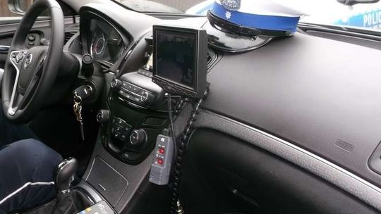 Groził policjantom wyrzuceniem z pracy. Mówił, że boli go ząb