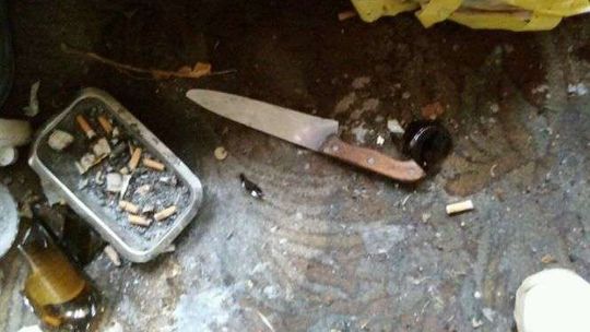 Grozili nożem ekspedientce. Ukradli ze sklepu cztery piwa 