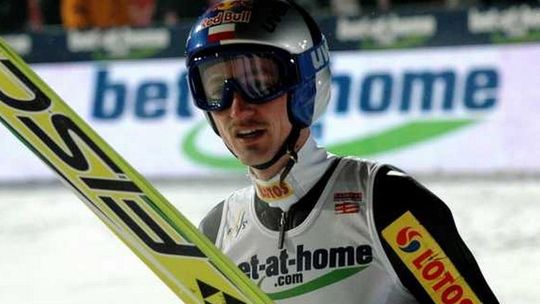 Groźny upadek Adama Małysza, sensacyjne zwycięstwo Kamila Stocha