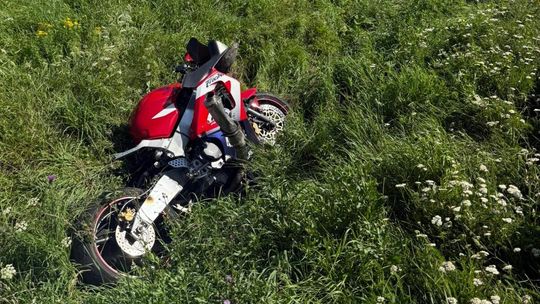 Groźny wypadek motocyklisty w Tarnawatce. 28-latek trafił do szpitala