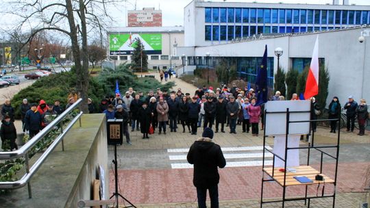 Grupa puławian solidarna z sędziami i warszawskim "Marszem Tysiąca Tóg" [zdjęcia]
