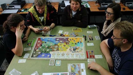 Gry planszowe na dworcu w Lublinie. Chcą umilić czas pasażerom