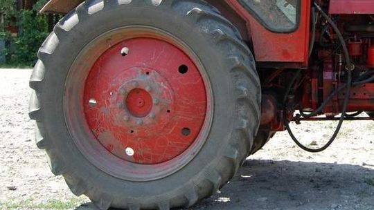 Grzane piwo zgubiło radnego na traktorze. \"Jest mi przykro\"