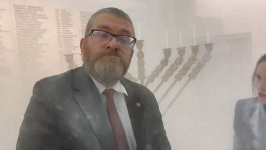 Grzegorz Braun użył w Sejmie gaśnicy. Powód?
