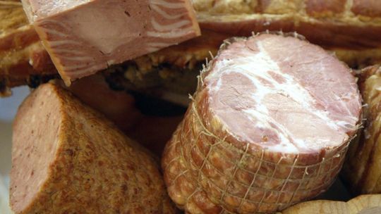 GUS o podwyżkach: Najbardziej podrożały kiełbasa, kasza jęczmienna i kawa 