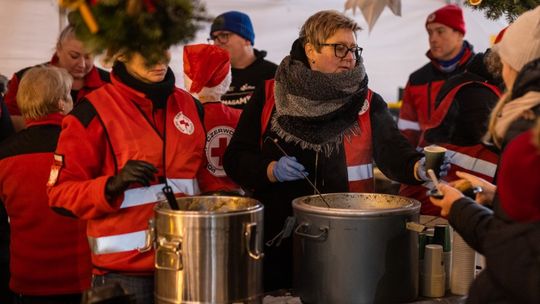 Gwiazdka z PCK – ciepły posiłek i świąteczna atmosfera dla każdego Gwiazdka z PCK – ciepły posiłek i świąteczna atmosfera dla każdego