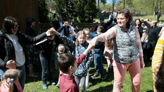 Haiwka w Muzeum Wsi Lubelskiej. Zabawy i korowód. Zdjęcia
