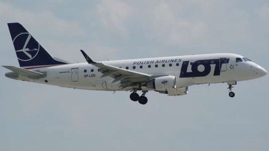 Hakerzy zaatakowali PLL LOT. Odwołane loty z Warszawy