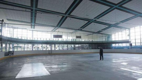 Hala do jazdy na rolkach i wrotkach w miejscu lodowiska. Kiedy otwarcie?