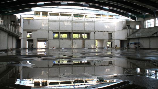 Hala już przykryta, jej dach waży ponad 800 ton [zdjęcia]