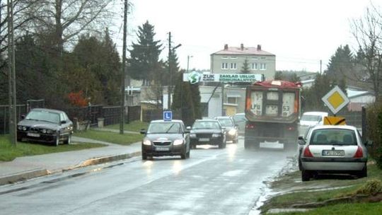 Hałas, duży ruch ciężarówek i pękające ściany. Mieszkańcy mają dosyć