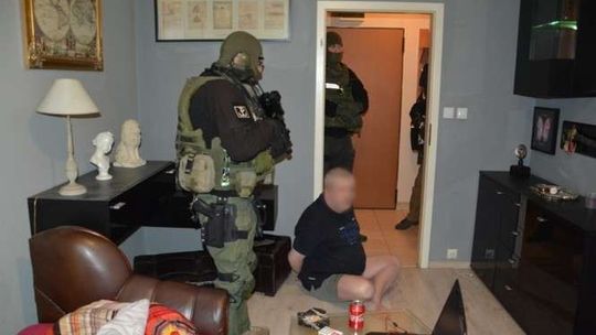 Handel bronią, materiałami wybuchowymi i narkotykami. Rozbili grupę przestępczą