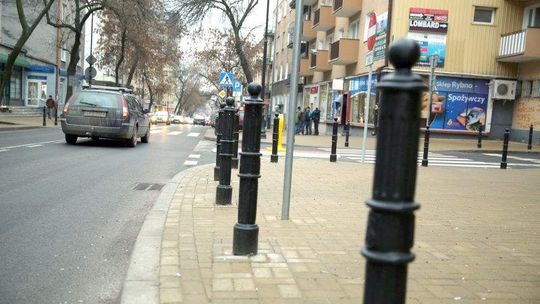 Handlowcy skarżą się na słupki w centrum: "Nie mamy jak przyjąć towaru"