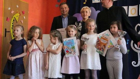 "Happy Kids" w przedszkolu. Piosenkarskie zmagania z angielskim [zdjęcia]