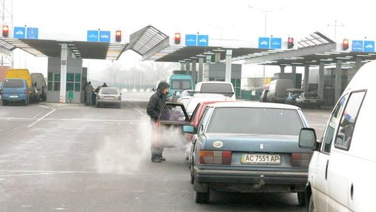 Haracz na granicy: Po ukraińskiej stronie trzymaj się za kieszeń