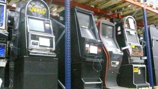 Hazard miał się skończyć, ale automatów nadal jest pełno