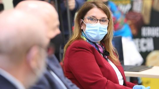 „Hej Czarnek, ty głuchy jesteś?”. Beata Mazurek domaga się dymisji małopolskiej kurator oświaty