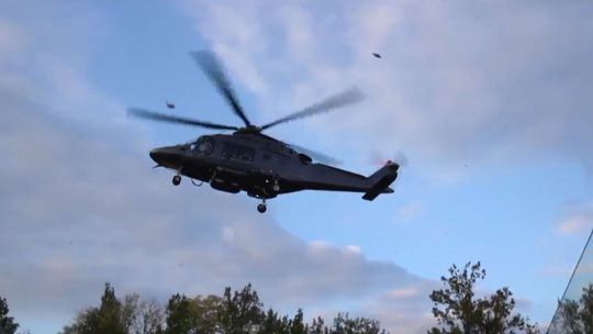 Helikopter nad centrum Lublina. Wylądował na placu Teatralnym
