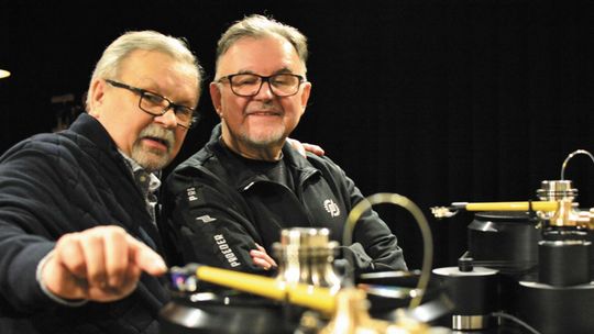 Hirek Wrona: Muzyka po to jest, żeby pomagała przetrwać najtrudniejsze chwile