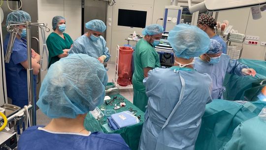 Historyczna operacja w szpitalu "papieskim". Po raz pierwszy zrobili coś takiego