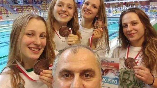 Historyczne medale pływackich sztafet AZS UMCS Lublin 