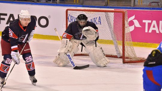 Hokeiści LHT Lublin z pucharem mistrzowskim w rękach. Finał ligi w Białymstoku