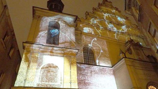 Holograficzna Męka Pańska na fasadzie Bazyliki o. Dominikanów