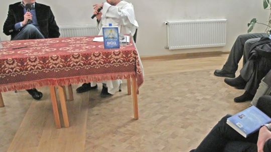Hołownia w Lublinie ostro o księżach: \"To jest durne, głupie i brak mi słów\"