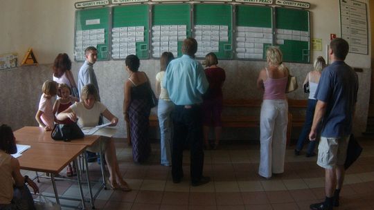 Home Broker zatrudnia zwolnionych z banków. 500 etatów