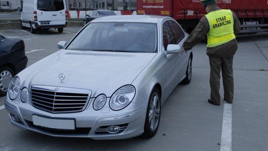 Hrebenne: Wypasione bryki nie przekroczyły granicy