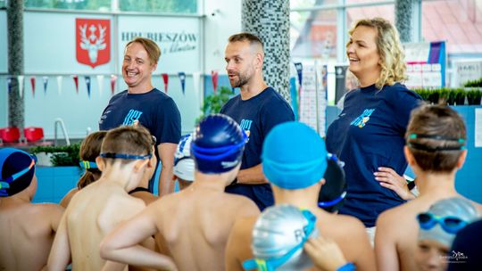 Hrubieszów: Dzieciaki miały wielką frajdę. Pływały pod okiem Otylii Jędrzejczak