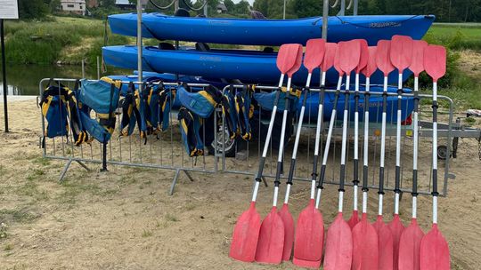 Hrubieszów: Kajaki czekają na brzegu. Tylko brać i pływać