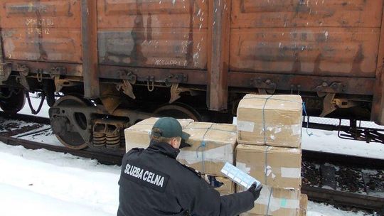 Hrubieszów: Kontrabanda była ukryta w... drewnie