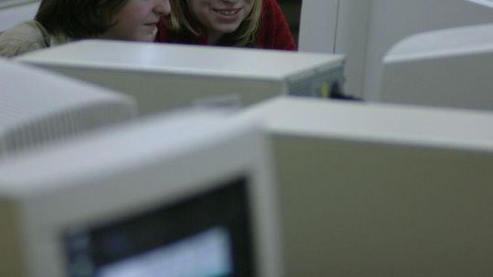 Hrubieszów: Miasto nie ma pieniędzy na etat. Kawiarenka internetowa w HDK stoi bezczynnie. 