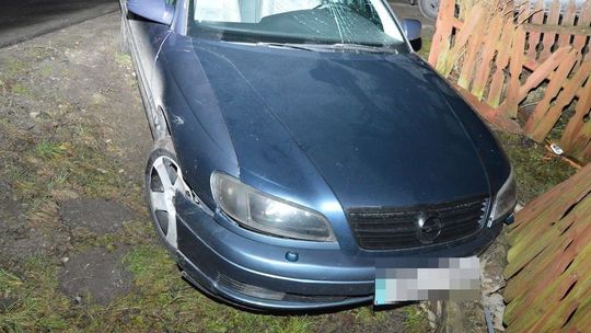 Huczny koniec roku: Pijany 19-latek wsiadł za kierownicę, jego krewny wskoczył na maskę