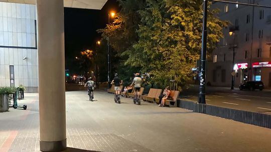 Hulajnoga, piekła nie ma. Pędzą 50 km/h i tratują ludzi