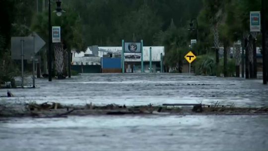Huragan Michael dotarł do wybrzeża USA. Najsilniejszy jaki uderzył od 26 lat [wideo]