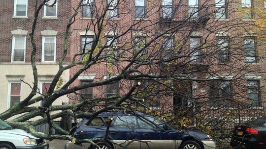 Huragan Sandy zaatakował Nowy Jork. Ale miasto się nie poddaje