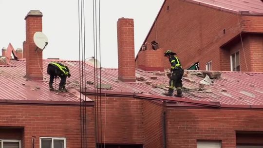 Huragan uderzył w Madrycie. Silny wiatr pozrywał dachy