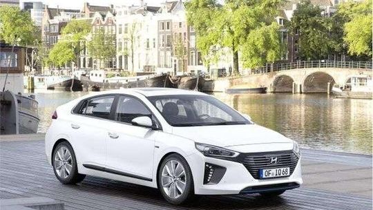 Hybrydowy hyundai ioniq: Przyszłość na wyciągnięcie ręki