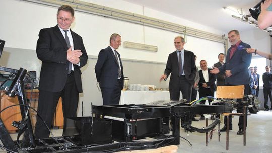 Hybrydy i elektryki z Piotrowic. Będą projektować pojazdy rolnicze przyszłości