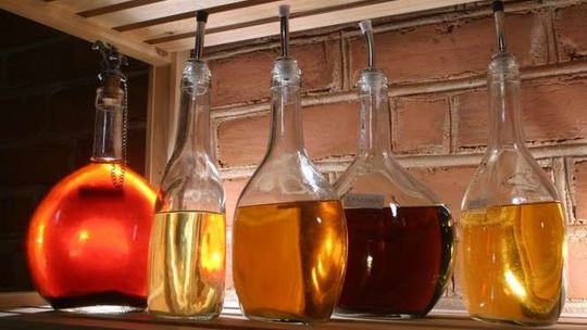 Hyćka, akacjówka i jaśmin. Jak zrobić dobrą nalewkę? Najważniejsze zasady