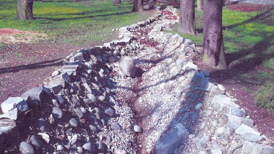 Hydrozagadka w Ogrodzie Saskim. Co się dzieje z wodą ze strumyka?