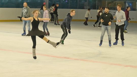 Icemania zaprasza na nocną jazdę. Gdzie jeszcze w regionie działają lodowiska?